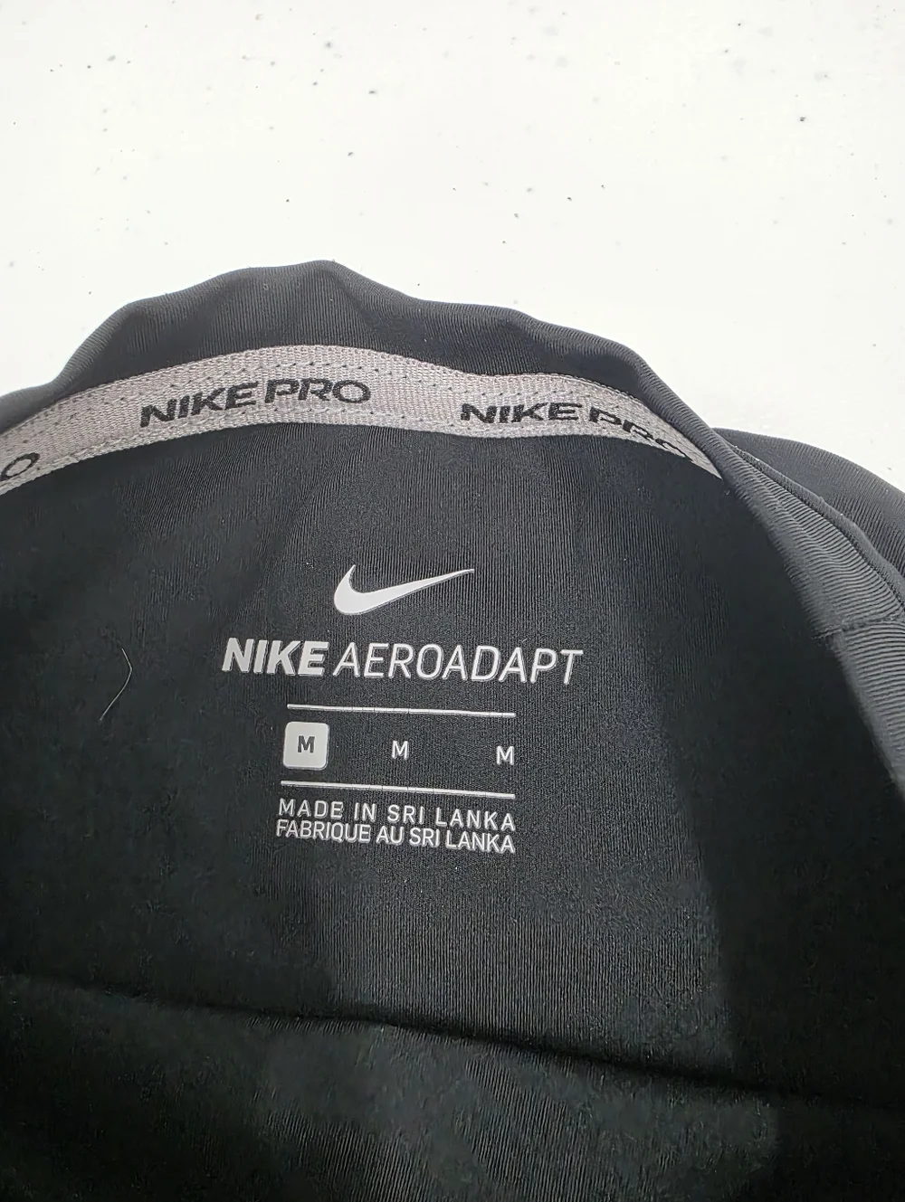 Nike Pro Aeroadapt CROPPED Long Sleeve‎ Stretch BV4134-010 Black Womens Medium.